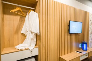 Quarto casal ou duplo júnior | Área de estar | Smart TV
