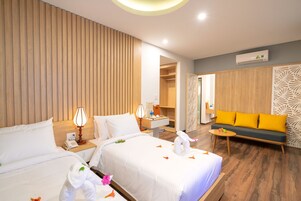 Quarto quádruplo família, 2 quartos | Roupas de cama premium, frigobar, cofres nos quartos, escrivaninha