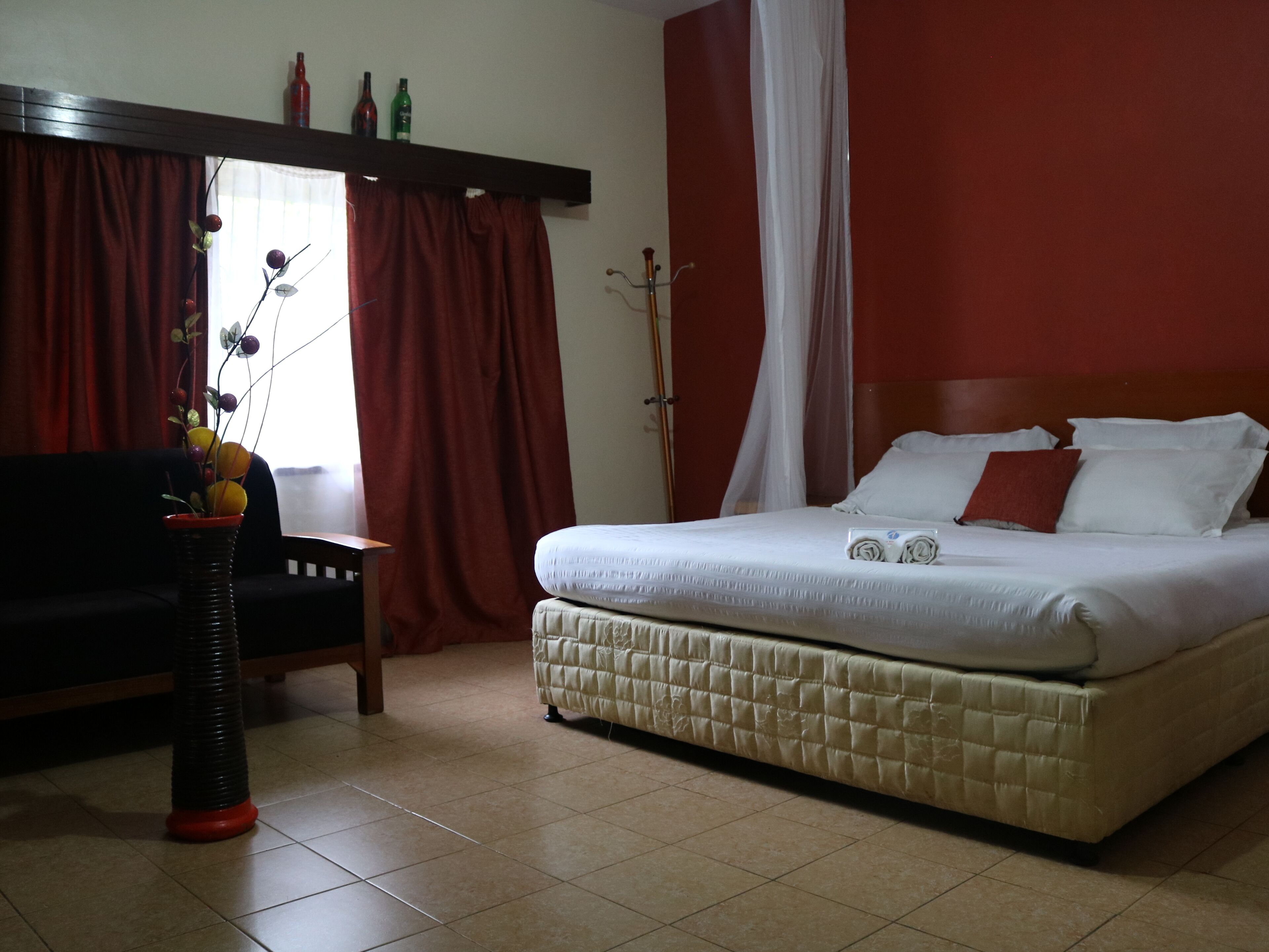 Tisa Suites & Lounge