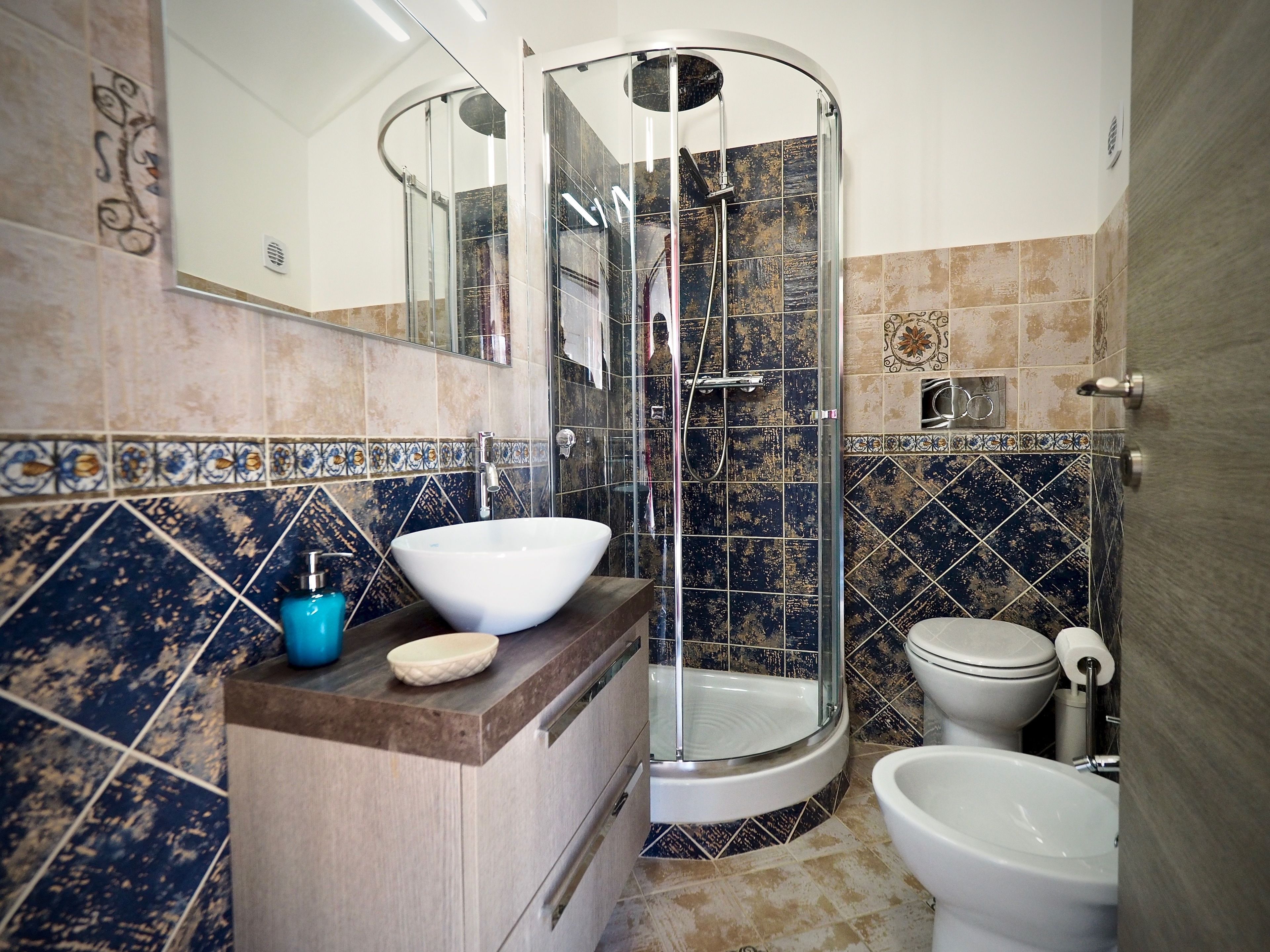 Romantische Suite, Stadtblick | Badezimmer | Kostenlose Toilettenartikel, Haartrockner, Handtücher