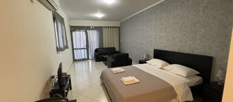 AVR DELUXE SUITES 4 AIRPORT FREE SHUTTLE