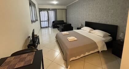 AVR DELUXE SUITES 4 AIRPORT FREE SHUTTLE