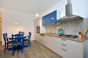 Economy Apartment, Park View | Private kitchen | Fridge, stovetop, electric kettle, toaster - Apartment Jure (Podstrana)