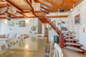 Apartment, 4 Bedrooms | Living room