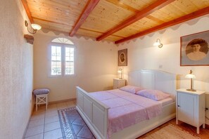 Apartment, 4 Bedrooms | 3 bedrooms, desk, iron/ironing board, free WiFi