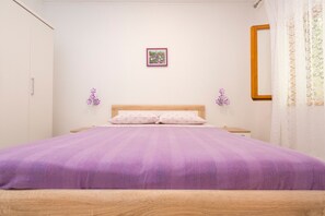 Apartment (1 Bedroom) | 1 bedroom, desk, bed sheets - Dominik 1-2 (Mali Losinj)