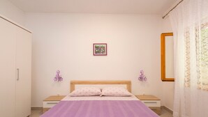 Apartamento (1 Bedroom) | 1 dormitorio, escritorio, ropa de cama