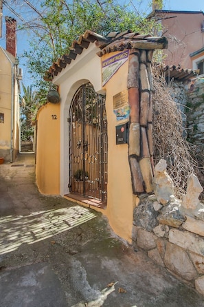 Exterior detail - Downtown Popi (Mali Losinj)