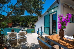 Apartment (2 Bedrooms) | Balcony
