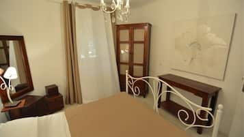 Apartment (2 Bedrooms) | 2 chambres, lits pliants/supplémentaires, Wi-Fi gratuit, draps fournis