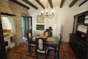 Apartment (2 Bedrooms) | Private kitchen
