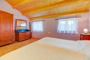 Apartment (2 Bedrooms) | 2 phòng ngủ, trang trí khác biệt