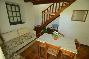 Apartment (2 Bedrooms) | Living room