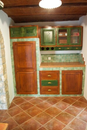 Appartement (2 Bedrooms) | Cuisine privée | Grand réfrigérateur, four, plaque de cuisson