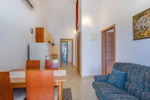 Apartment, 2 Schlafzimmer | Wohnzimmer