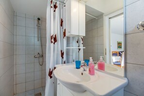 Studio (2 Bedrooms) | Bathroom