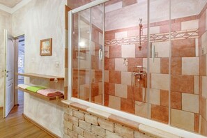 Apartment (2 Bedrooms) | Bathroom | Towels, soap, toilet paper - Popi - Apartrtment Popi 2 (Mali Losinj)