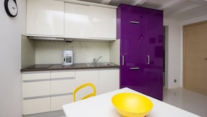 Apartment (2 Bedrooms) | Private kitchen | Stovetop, electric kettle, cookware/dishes/utensils - House Montevideo - sea View Apartment Olive (Mali Losinj)