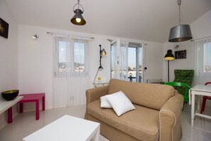 Apartment (2 Bedrooms) | Sala de estar | Televisión de pantalla plana 