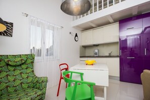 Apartment (2 Bedrooms) | Eget kök | Spishäll, vattenkokare och grytor/köksredskap