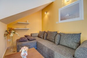 Apartment (2 Bedrooms) | Living room