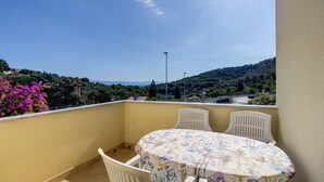 Apartment (2 Bedrooms) | Balcón