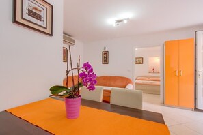 Apartemen (1 Bedroom) | Makan di kamar