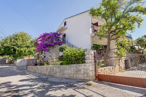 Front of property - Helena - Apartment Helena 1 (Mali Losinj)