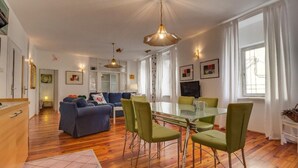 Apartment (2 Bedrooms) | Living room