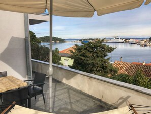 Balcony - Montevideo - J. Wellington Wimpy (Mali Losinj)