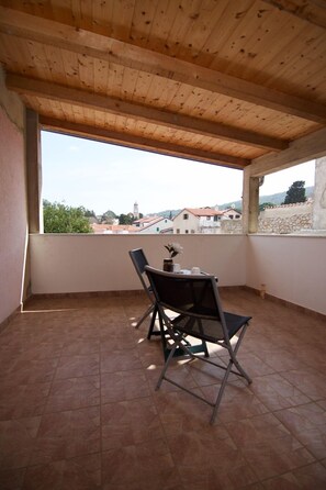 Apartment (3 Bedrooms) | Balcony