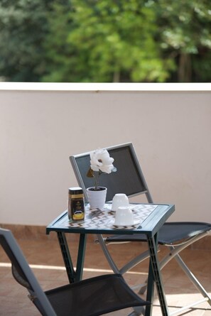 Apartment (3 Bedrooms) | Balkon