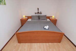 3 Schlafzimmer, kostenlose Babybetten, kostenloses WLAN, Bettwäsche