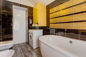 Studio | Bathroom