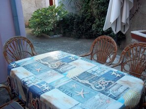 Apartment (3 Bedrooms) | Balkon