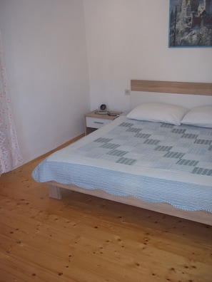 3 dormitorios, decoración individual, mobiliario individual