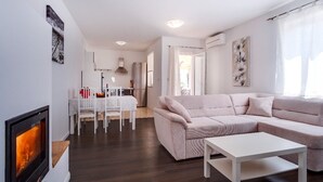 Apartment (2 Bedrooms) | Wohnbereich