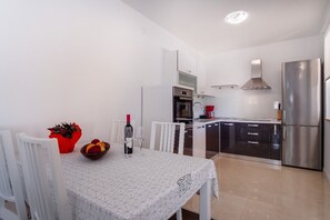 Apartment (2 Bedrooms) | Living area | TV - Mirna - Apartment Mirna (Mali Losinj)