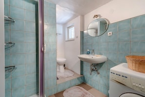 Studio | Bathroom