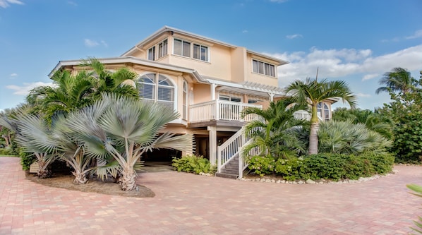 Condo, 4 Bedrooms | Property grounds
