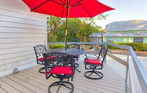 Rumah, 4 kamar tidur | Teras/patio