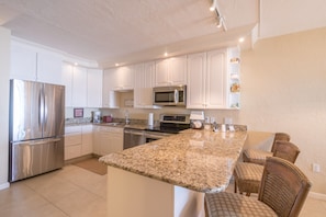 Condo, 2 Bedrooms | Private kitchen