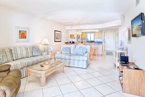 Condo, 2 Bedrooms | Living area