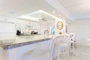 Condo, 3 Bedrooms | Private kitchen