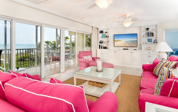 Condo, 3 Bedrooms | Living area