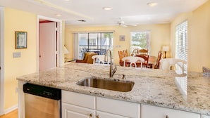 Condo, 3 chambres | Cuisine privée