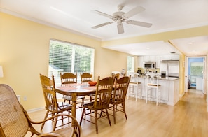 Condo, 3 chambres | Repas dans la chambre
