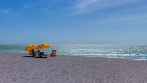 Condo, 3 chambres | Vue sur la plage ou l’océan