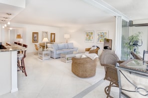 Appart'hôtel, 2 chambres | Coin séjour | Télévision à écran plat