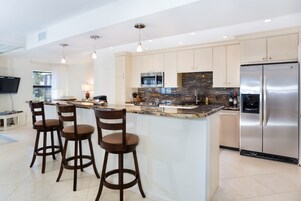 Condo, 2 Bedrooms | Private kitchen